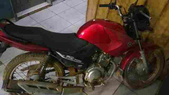 Menores são detidos com motocicleta roubada na Zona Leste da capital