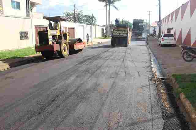 Prefeitura começa recapeamento de ruas pelo projeto tapa-buracos
