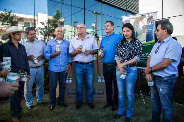 CrediSIS Leste doa mais 2 mil cofrinhos para Hospital do Câncer
