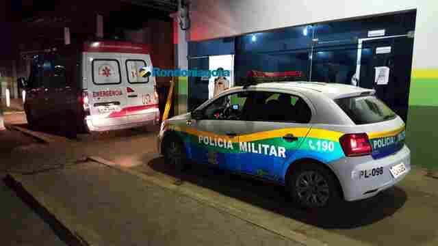 Dupla tenta fazer roubo e atira em jovem na garupa de moto