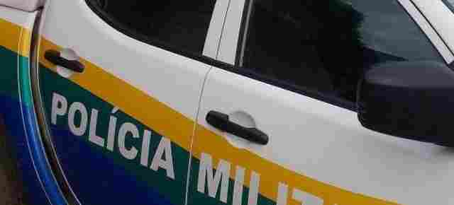 Casal é agredido durante tentativa de roubo em chácara; PM prende dois bandidos