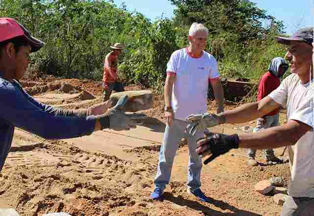 Deputado Airton comemora pavimentação da rua Tenente Brasil em Ji-Paraná