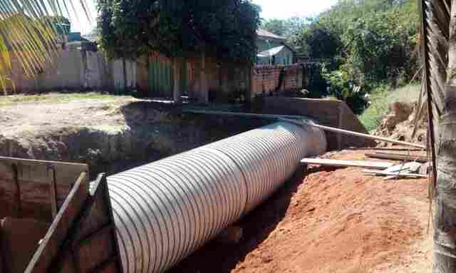 Construção de bueiros vai liberar ruas para o tráfego de veículos em Ji-Paraná