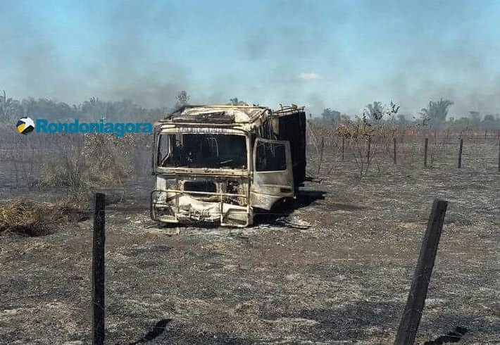 Incêndio destrói caminhão dos Bombeiros em Porto Velho