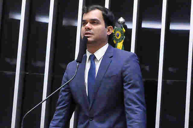 Netto garante empenho de emendas de R$ 1 milhão para construção de campos de gramado sintético