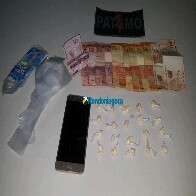 Homem é preso com várias porções de cocaína na Zona Leste