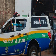 Criminosos atiram contra residência de casal, mulher questiona e é agredida pelo marido