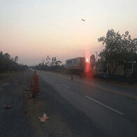 Caminhoneiro fura bloqueio da PRF e é preso após rodar na contramão e destruir cones na BR-364