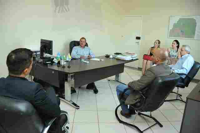 Área do aeroclube pode ser usada para construção de rodoviária e estádio, defende prefeito