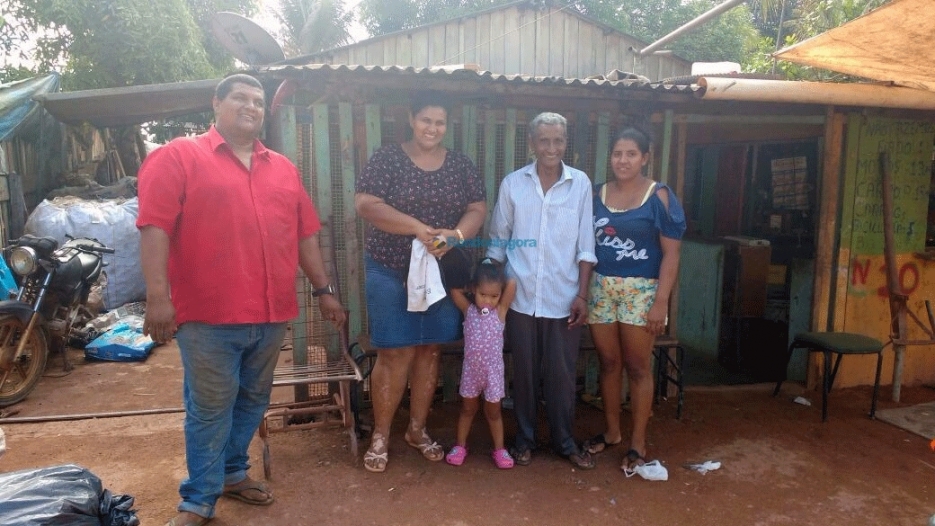 Ex-analfabeto com 8 filhos já cedeu a casa no lixão para ser usada como escola para comunidade