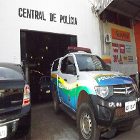 Homem bebe o dia inteiro e vai pra casa espancar violentamente a mulher