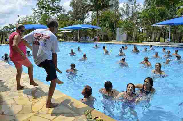 Sindsef abre inscrições para aulas de hidroginástica, futsal, natação, futebol e zumba