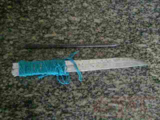 Apenados são flagrados por agentes serrando grades de presídio