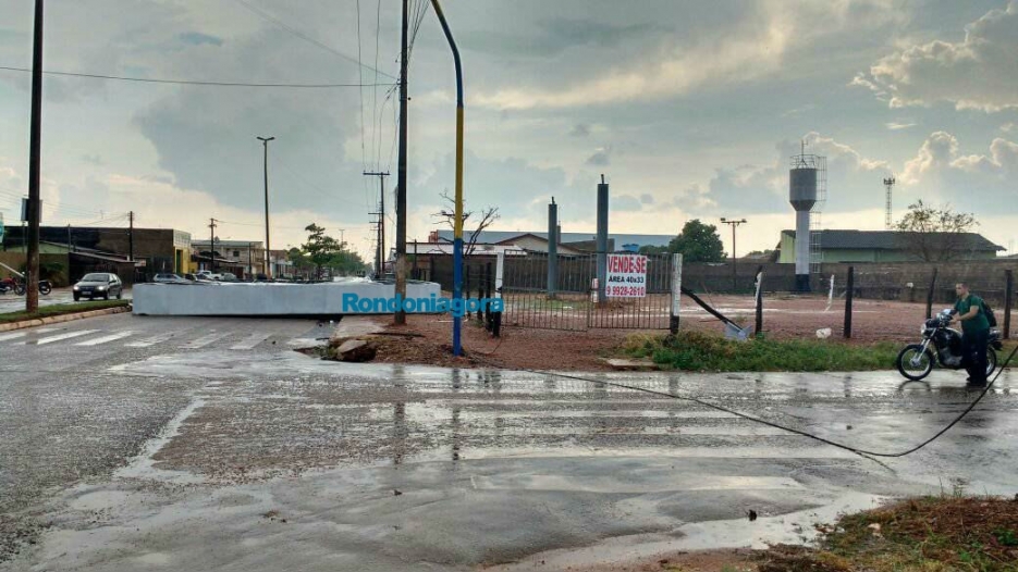 Forte temporal derruba estrutura de posto de combustível em Porto Velho; confira vídeo e fotos