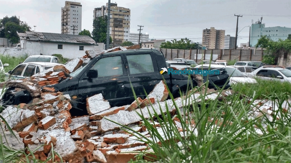 Vídeo e fotos: Novo temporal deixa rastro de destruição na Capital