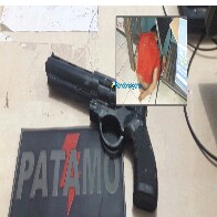 Vítima grita durante tentativa de roubo, assusta ladrão que acaba preso com arma de brinquedo