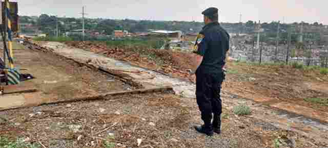 Temporal derruba muro do Colégio Tiradentes, antiga Escola Manaus