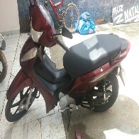 Bandidos rendem família e roubam moto, celulares e joias