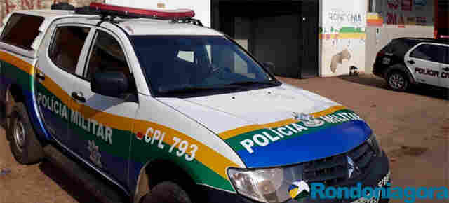 Mulher recusa manter relação sexual com marido e ele ameaça esfaqueá-la
