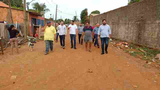 Márcio Oliveira leva asfalto ao bairro Socialista
