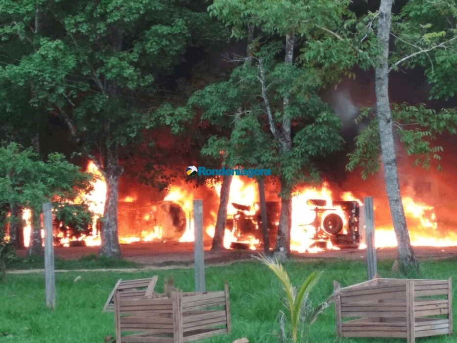 Fotos e vídeo: Garimpeiros incendeiam prédios do Ibama e do ICMbio em Humaitá