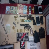 Trio é flagrado com dois revólveres e é conduzido para delegacia em Porto Velho