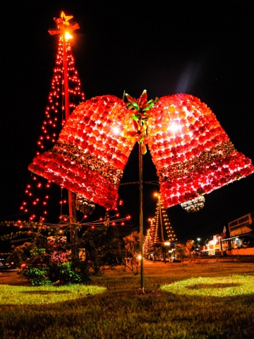 Prefeitura e CDL iniciam instalação da iluminação natalina em Ji-Paraná