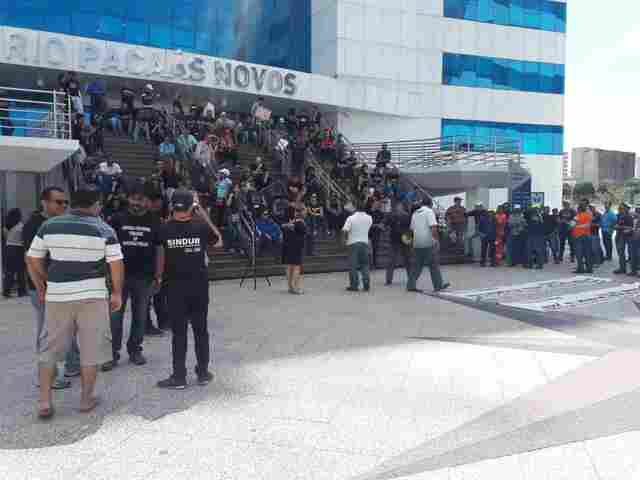 Servidores da Caerd protestam no CPA