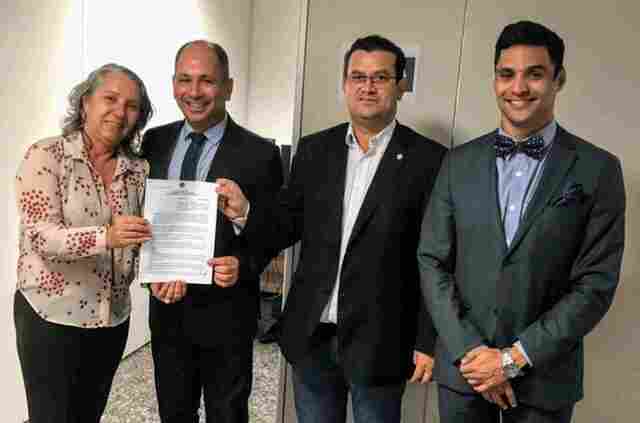 Deputado Ezequiel entrega convênio de 100 mil para Virada Cultural em Machadinho