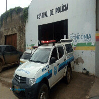 Trio é preso após assaltar residência e trocar tiros com a PM; bandidos usavam arma da Marinha boliviana