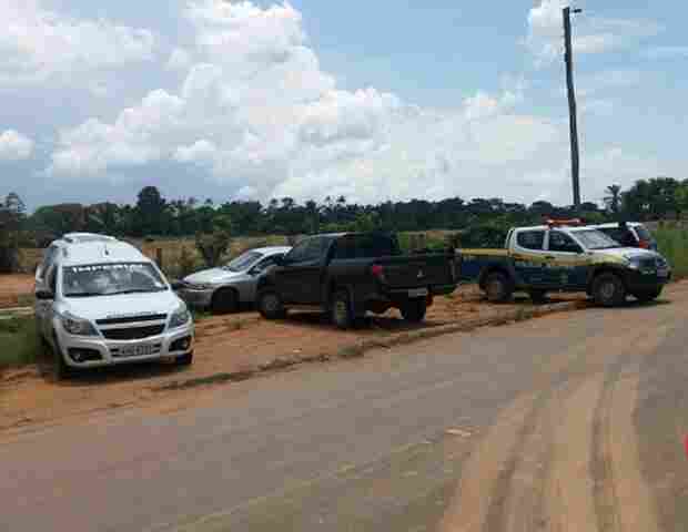 Criminosos obrigam homem a sair de ônibus e o matam com vários tiros