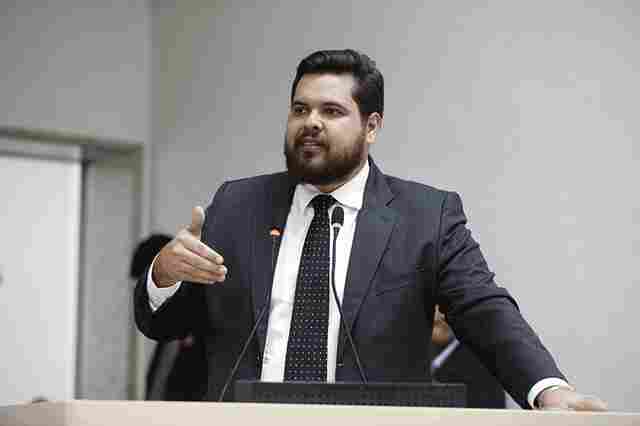 Jean Oliveira esclarece situação envolvendo município de Theobroma