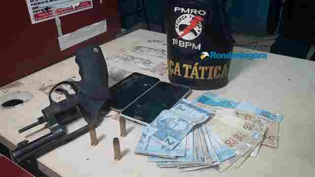 Jovens são presos com arma em veículo na Zona Sul da capital
