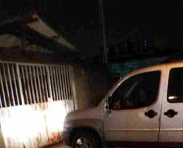 Homem é executado a tiros ao chegar de carro em casa