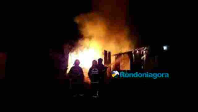 Incêndio destrói residência na Zona Leste de Porto Velho