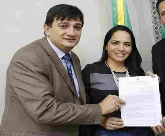 Justiça eleitoral cassa diploma de prefeita de Pimenta Bueno Juliana Roque, do vice e declara deputado inelegível