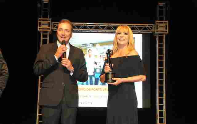 Prefeito recebe homenagem e reconhece trabalho da secretária Ivonete Gomes