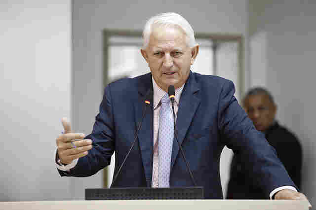 Airton Gurgacz solicita reforma e pintura de quadra poliesportiva no distrito de Triunfo