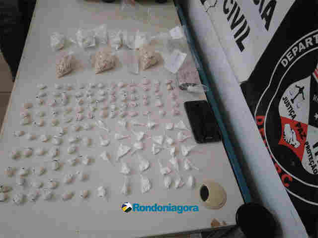 Denarc apura denúncia e prende traficante com cocaína