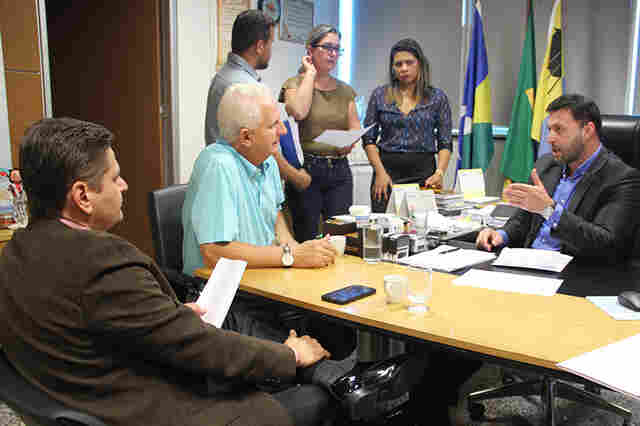 Airton pede agilidade na liberação de emendas para escolas de Ji-Paraná e Seringueiras