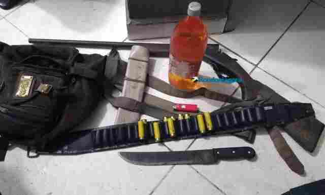 Homem é preso com armas e macacos mortos