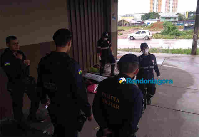 Morador de rua é assassinado com facada enquanto dormia