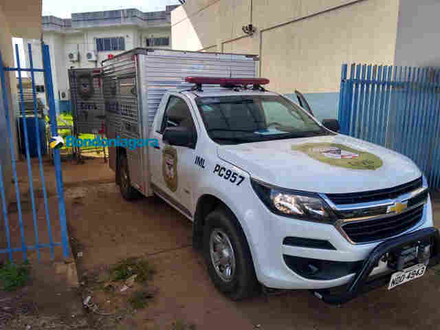 Jovem encontrado morto em vila de apartamentos na Capital