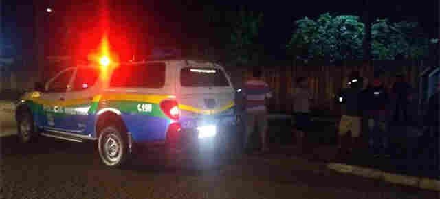 Bando invade restaurante e mata um, fere mulher grávida e outros dois