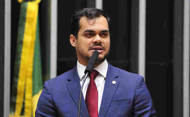 Expedito Netto apresenta projeto para suspender resolução que estabelece novo sistema de placas de veículos