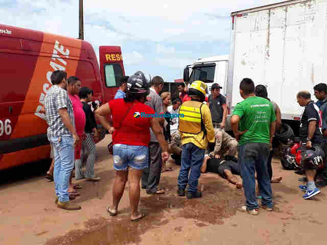 Motociclista fica gravemente ferido em acidente na Avenida Rio de Janeiro