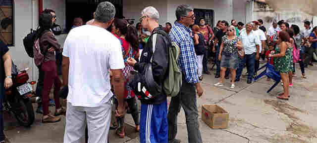 Professores ocupam prédios das coordenadorias de Educação em Porto Velho e outras 7 cidades