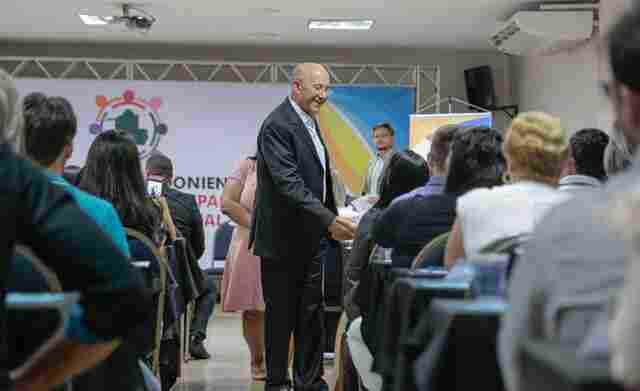 Confúcio anuncia cerca de R$ 20 milhões para a assistência social nos 52 municípios