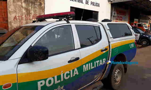 Casal é preso após homem tentar impedir esposa de sair casa durante a madrugada