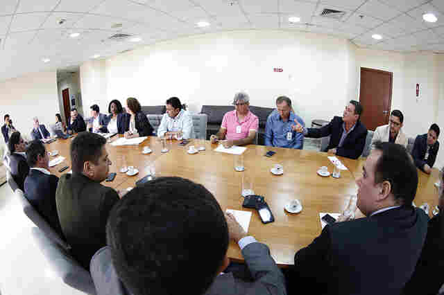 Governo e servidores não entram em acordo e desembargador determina multa